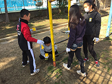 2015年1月28・29日　小田原市立下府中小学校　塀・遊具・ベンチ塗装写真４